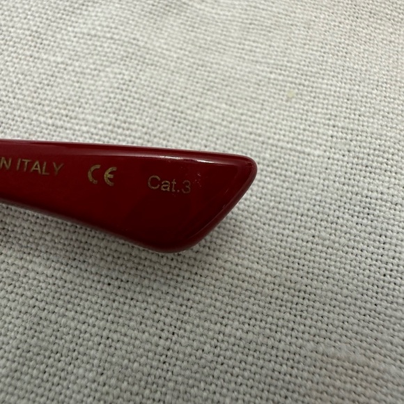 Gucci sunglasses with authenticity card, cloth and case. Perfect condition. - Picture 13 of 14